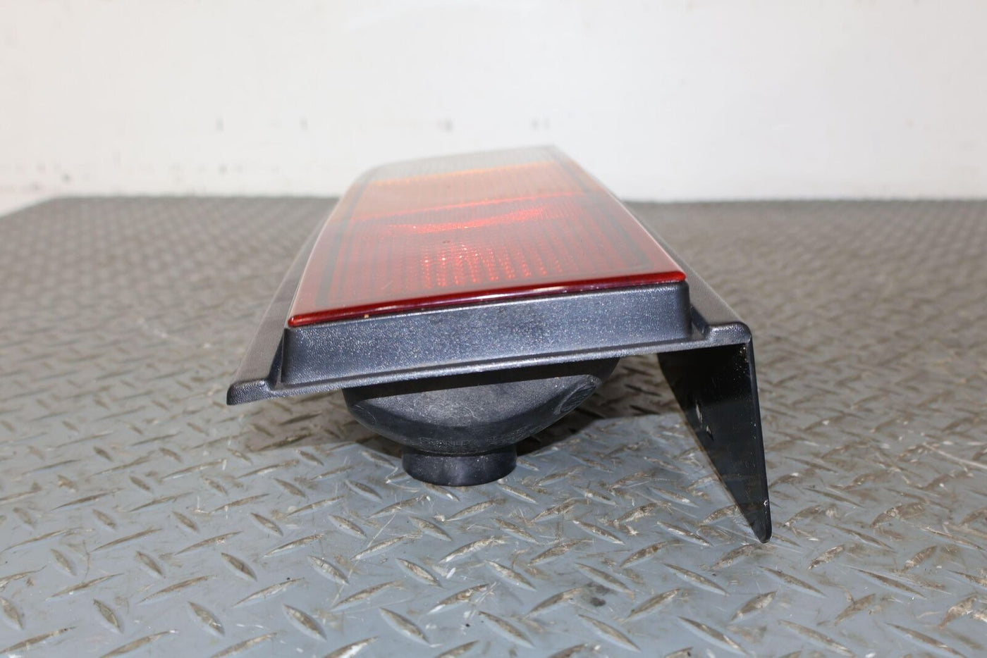 03-04 Hummer H2 Left LH Driver Tail Light Tail Lamp (Body Mounted) OEM Tested