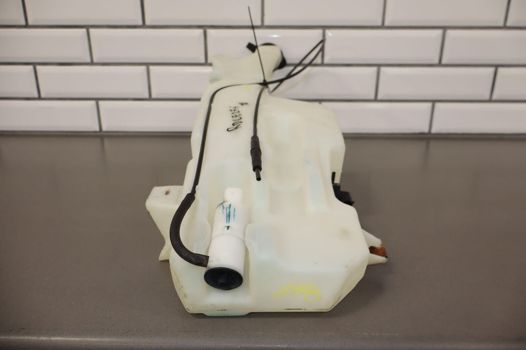 2007 - 2013 Chevy Silverado Sierra Washer Fluid Reservoir OEM 20999339