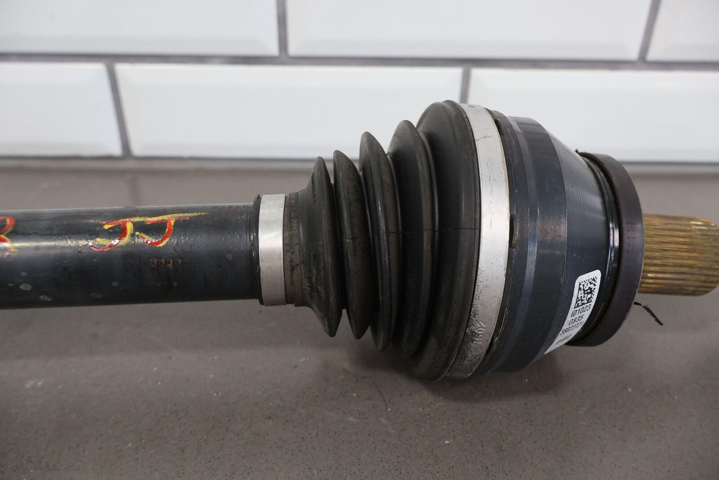 15-23 Dodge Challenger R/T 392 Rear Left LH Axle W/ Nut (89K Miles) 53010749AA