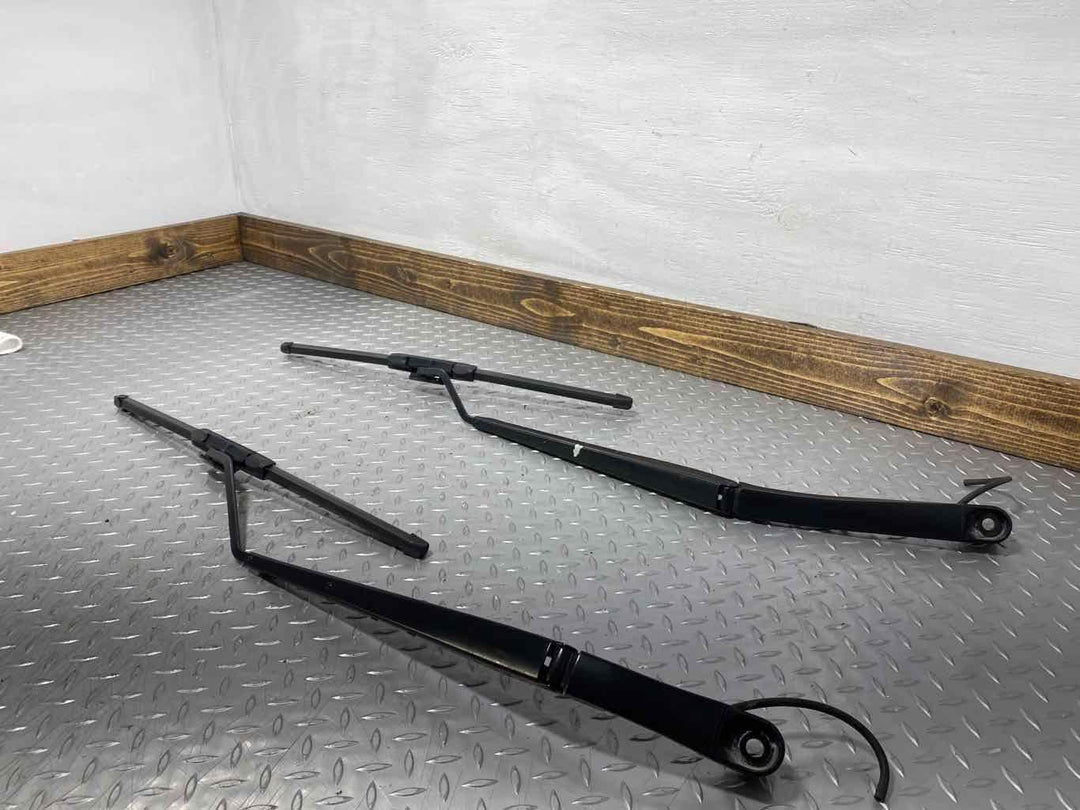 04-09 Cadillac XLR Left & Right Pair Windshield Wiper Arms W/Blades (Black)