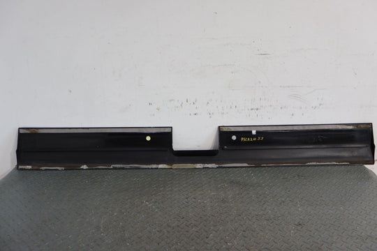 02-06 Cadillac Escalade Rear Exterior Lower Tailgate Moulding (Black Raven 41u)