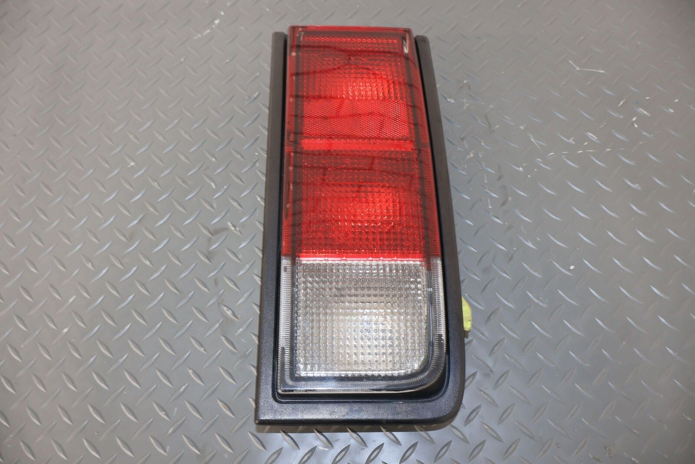 05-09 Hummer H2 Right Passenger Tail Light Lamp OEM (SUV) Tested Quarter Mounted