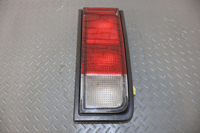 05-09 Hummer H2 Right Passenger Tail Light Lamp OEM (SUV) Tested Quarter Mounted