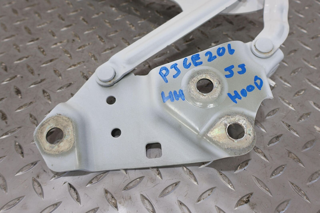 16-18 Chevy Camaro ZL1 Left LH & Right RH pair of Hood Hinges (Summit White GAZ)