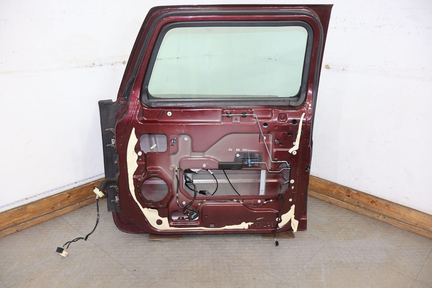 03-09 Hummer H2 Front Right RH Door W/ Glass (Twilight Maroon 49U) See Photos