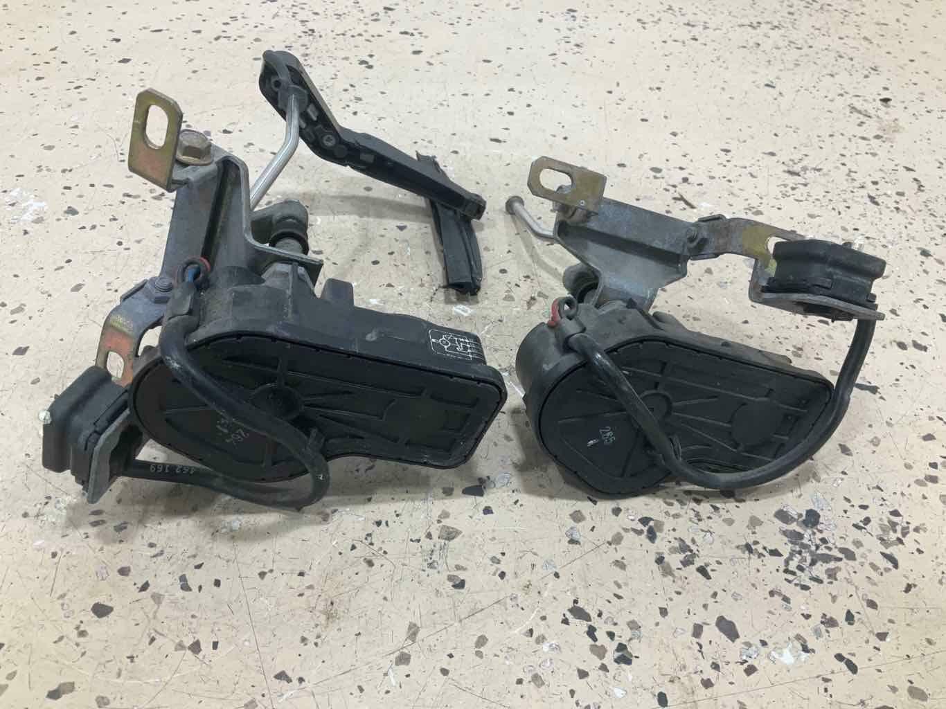 90-02 Mercedes Benz 300SL R129 Pair of Headlight Wiper Motors (See Notes)