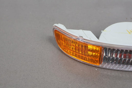 00-06 GMC Sierra Yukon Right RH Front Corner Turn Signal Light Lamp