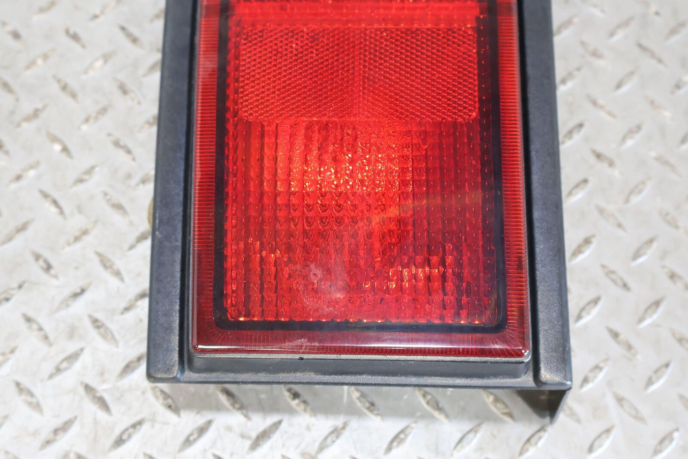 05-09 Hummer H2 Right RH Passenger Tail Light OEM (Clean Lense) Tested