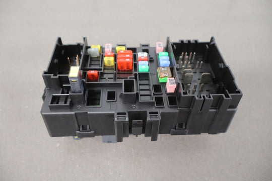 2020 Cadillac Escalade Passenger Right Fuse Box 84114433