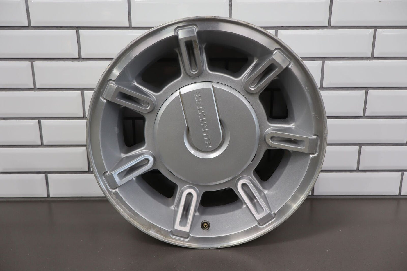 03-07 Hummer H2 Single 17x8.5 OEM Silver Wheel W/ Center Cap (Corrosion)