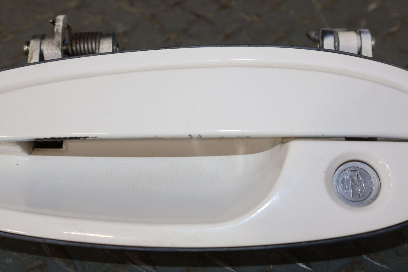 00-04 Chevy C5 Corvette Left LH Driver Exterior Door Handle (Speedway White 40U)