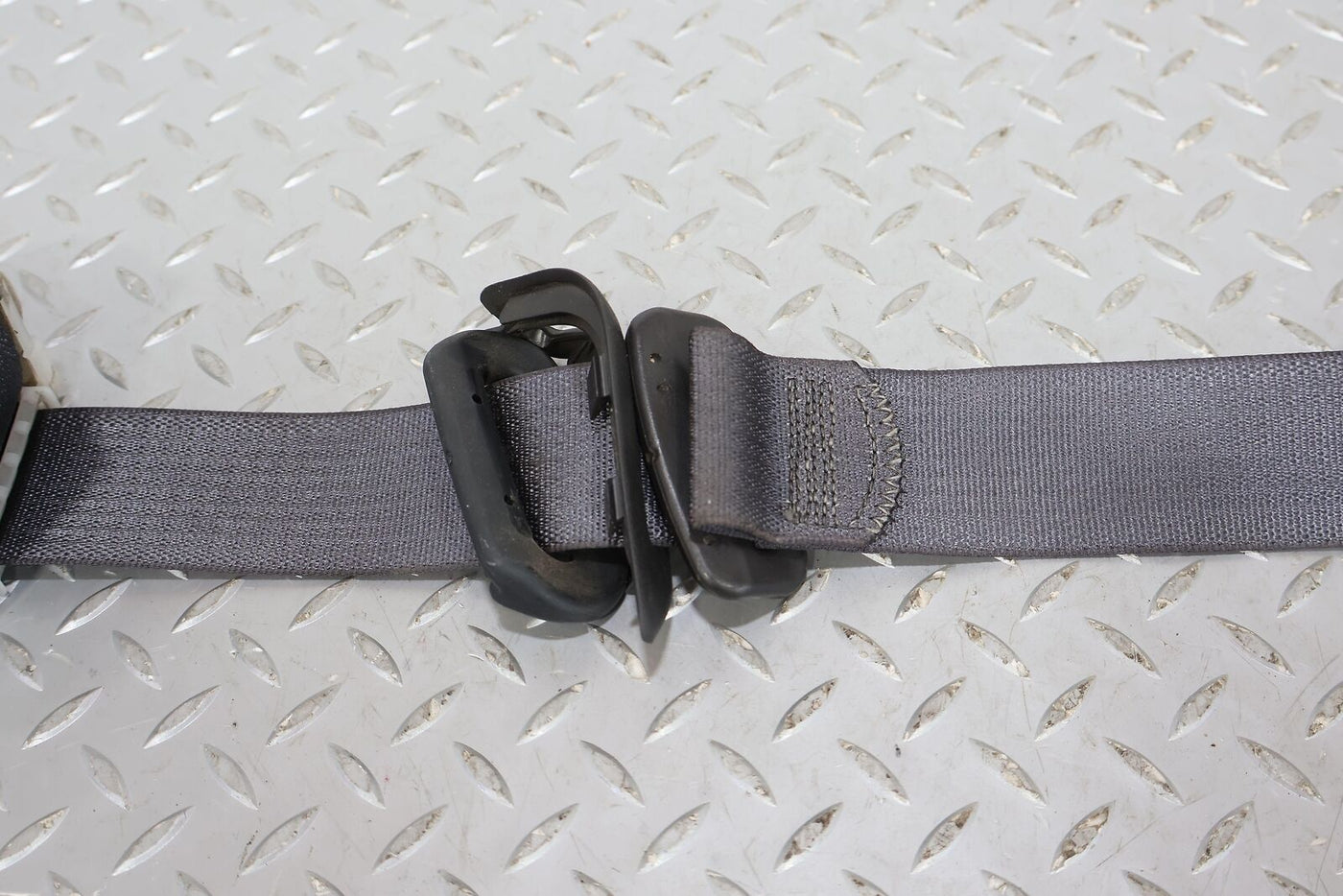 03-07 Hummer H2 Right Passenger Rear Seat Belt Retractor (Ebony 19i)