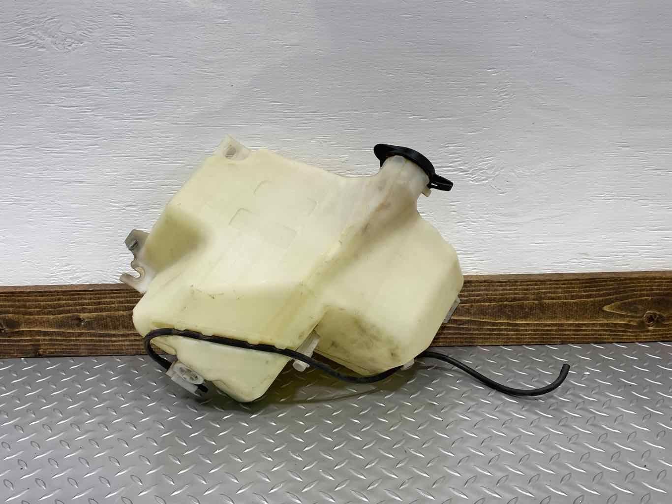 03-09 Hummer H2 Windshield Wiper Fluid Reservoir W/Motor & Lid