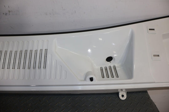 03-09 Hummer H2 Front Center Cowl Vent Panel (White 50U) See Notes