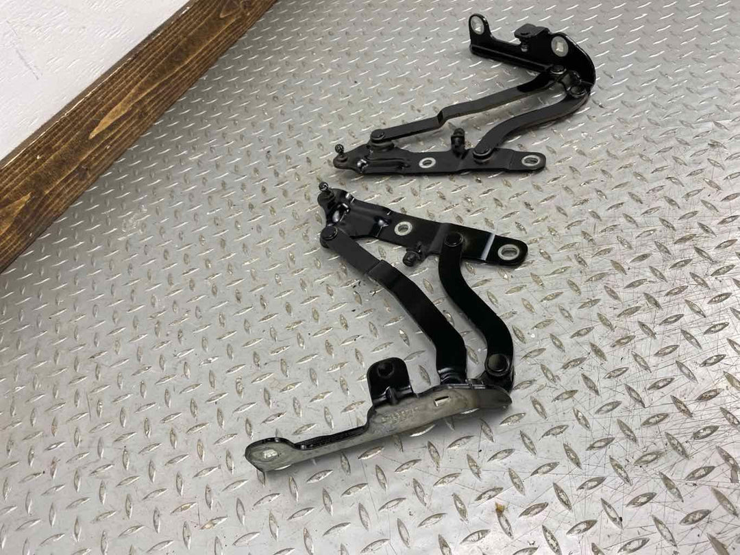 16-20 Chevy Camaro Coupe Pair LH&RH Deck Lid Hinges (Mosaic Black Metallic GB8)