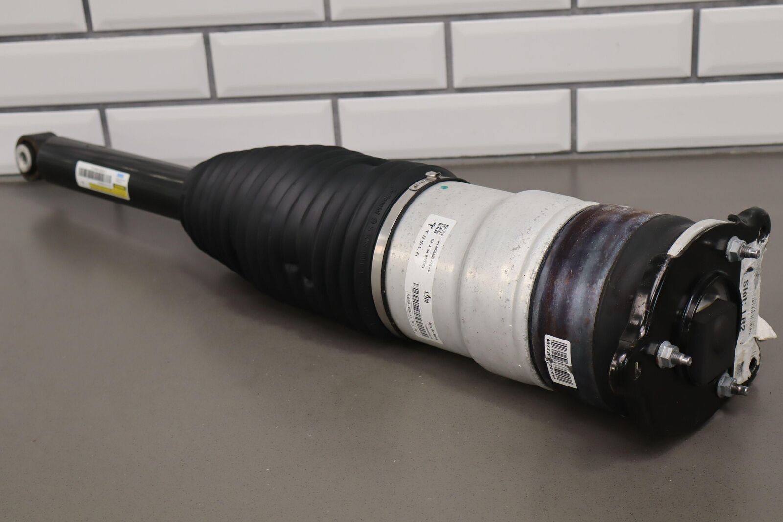 2012-2016 Tesla Model S Left Rear Air Suspension Shock 2012-2016 Tesla Model S Left Rear Air Suspension Shock