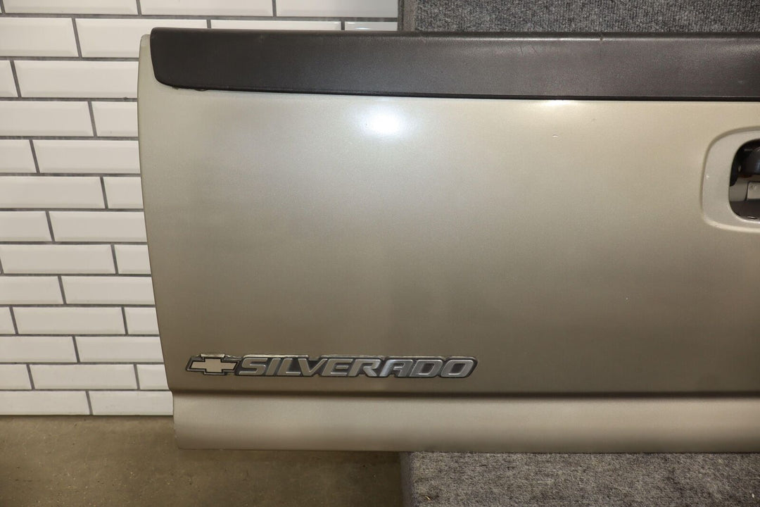 99-07 Chevy Silverado Sierra Tailgate Tail Gate (Light Pewter 11U) See Photos