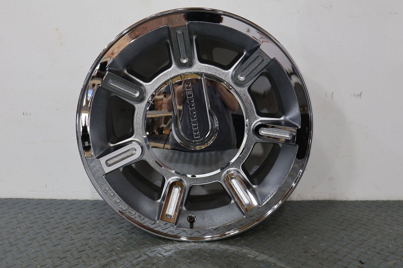 03-07 Hummer H2 Single 17x8.5 OEM Chrome Wheel W/ Cap (Peeling Needs Refinished)