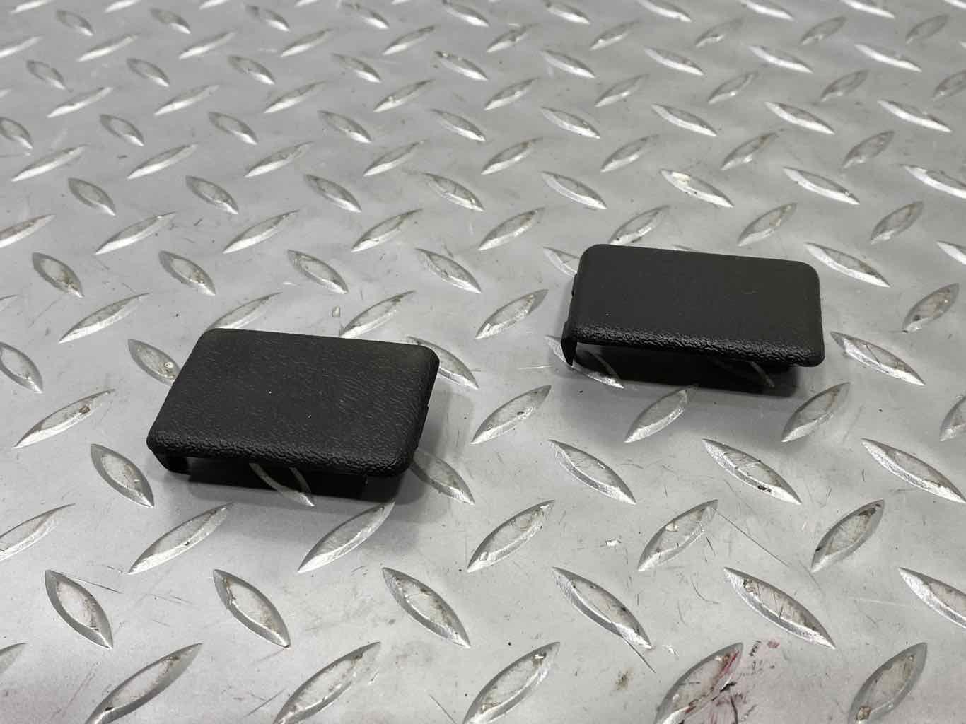 03-07 Hummer H2 Pair LH & RH Interior B-Pillar End Caps (Ebony 48i)