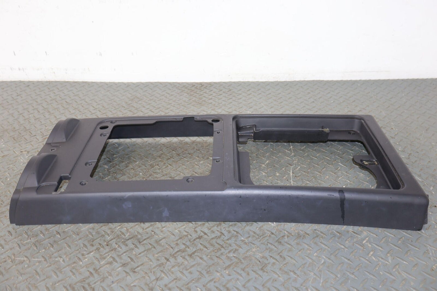 03-07 Hummer H2 Center Console Top Trim Panel Cover Arm Rest Surround OEM