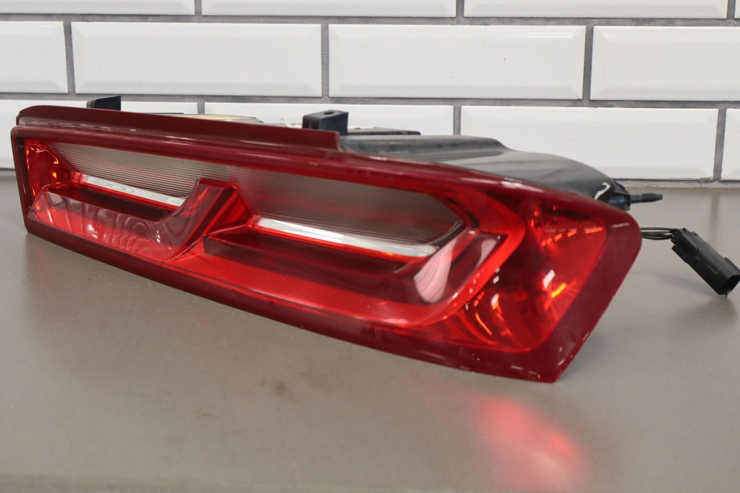 16-18 Chevy Camaro Right Passenger Quarter Panel Mounted Tail Light Tested