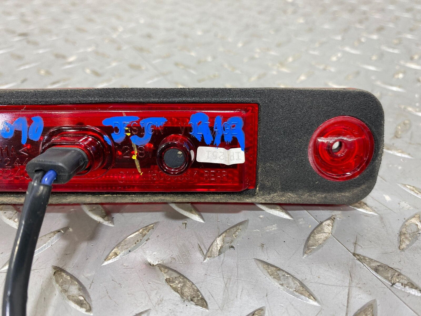 03-09 Hummer H2 Right RH Rear Red LED Side Marker Light / Lamp OEM (Tested)