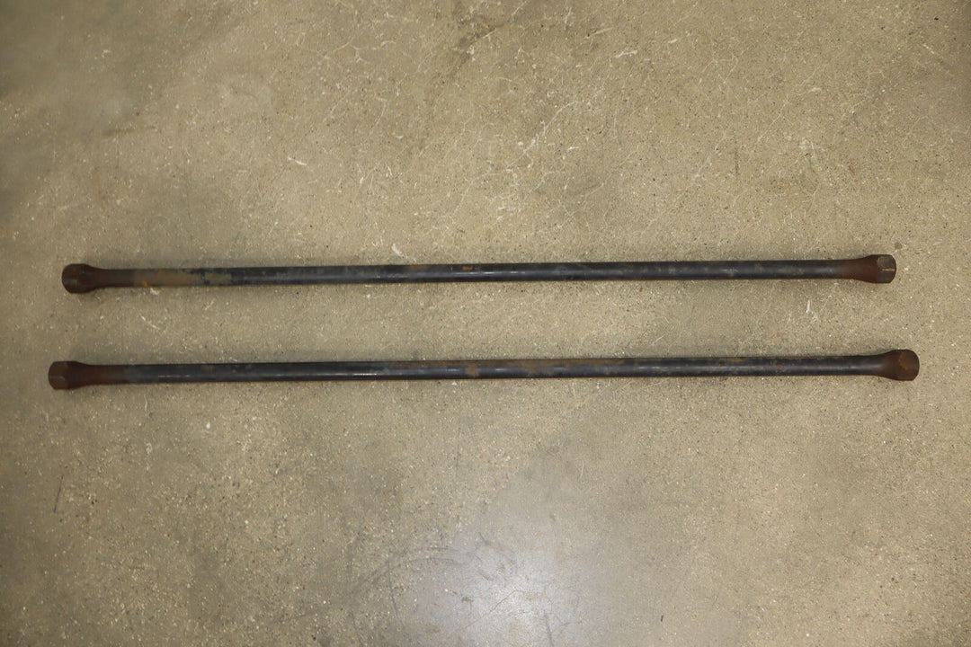 15063980 00 to 06 Suburban 1500 Tahoe 4x4 52" Torsion Bars w/ Mount and Keys OEM