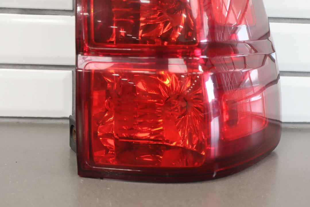 03-07 Lexus GX470 (W/O SportPackage) RH Right Pass Rear Tail Light Lamp Scuffed