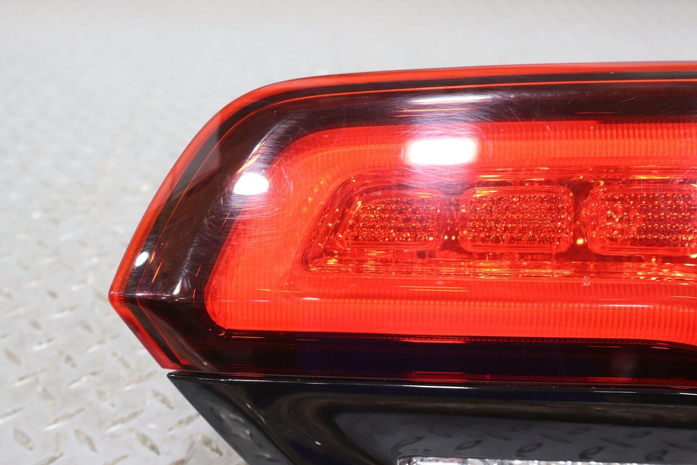 14-22 Jeep Grand Cherokee Rear Right RH Tail Light (Tailgate Mount) Black Trim