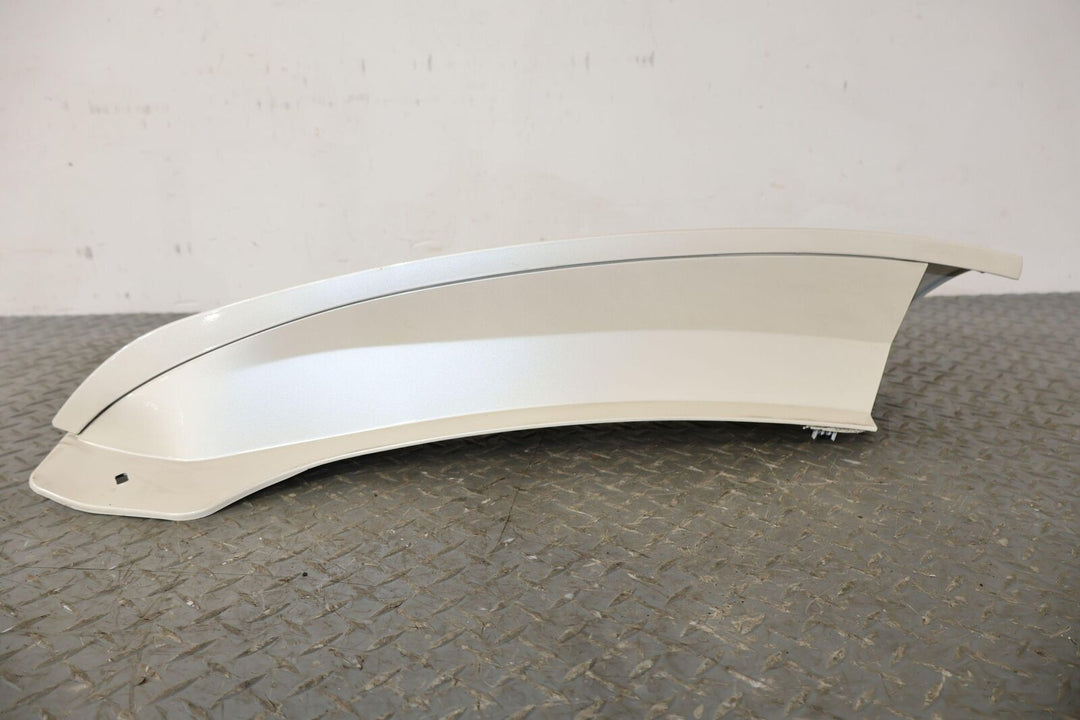 03-06 Escalade Short WB Right Rear Upper Tail Panel Moulding (White Diamond 98U)