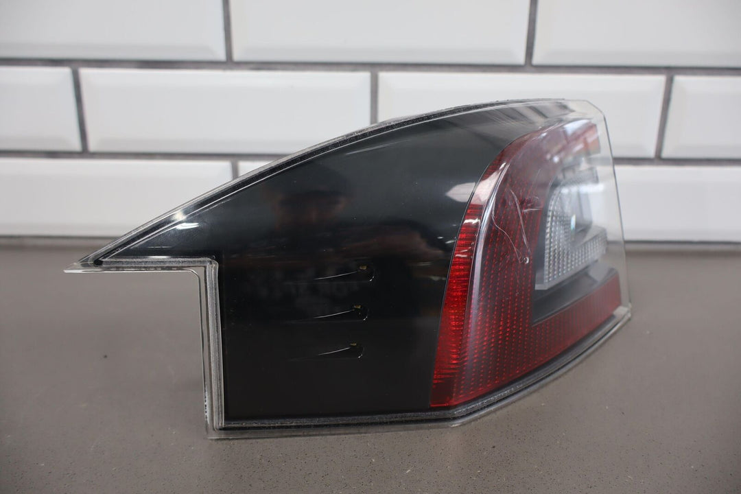 2012-2020 Tesla Model S Left LH (Quarter Mounted) Tail Light (6005918-00-C)