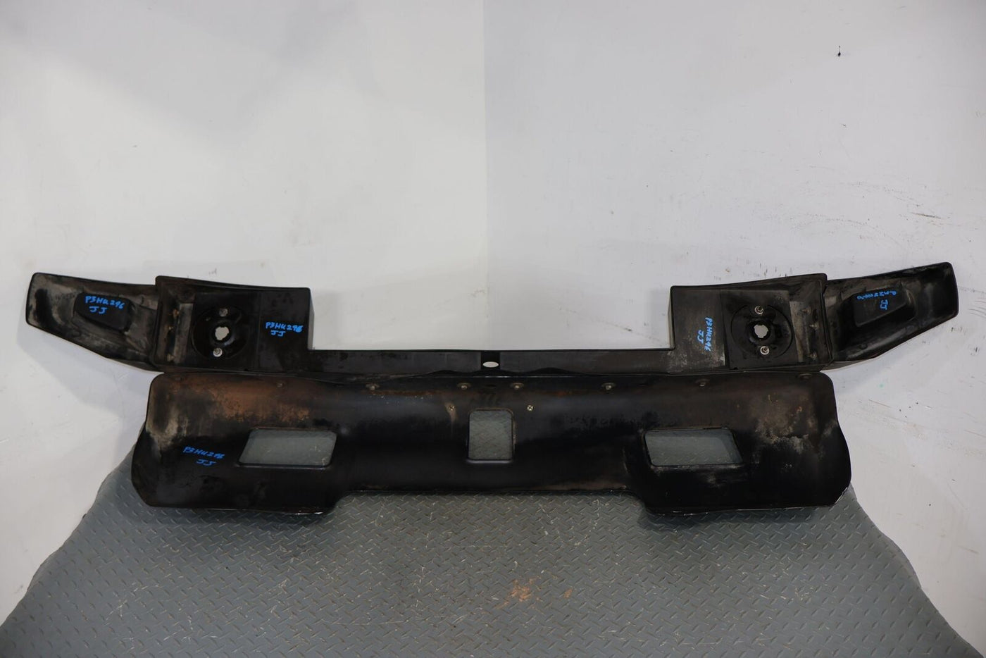 03-09 Hummer H2 Front Black Bumper W/ Covers & Fog Lights (See Notes) OEM