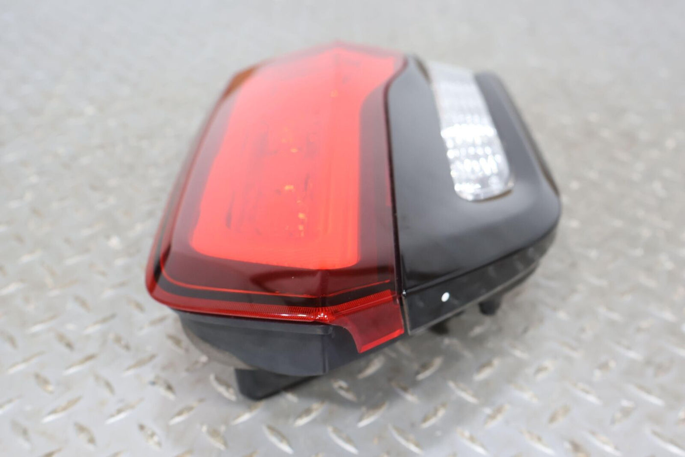 14-22 Jeep Grand Cherokee Rear Right RH Tail Light (Tailgate Mount) Black Trim