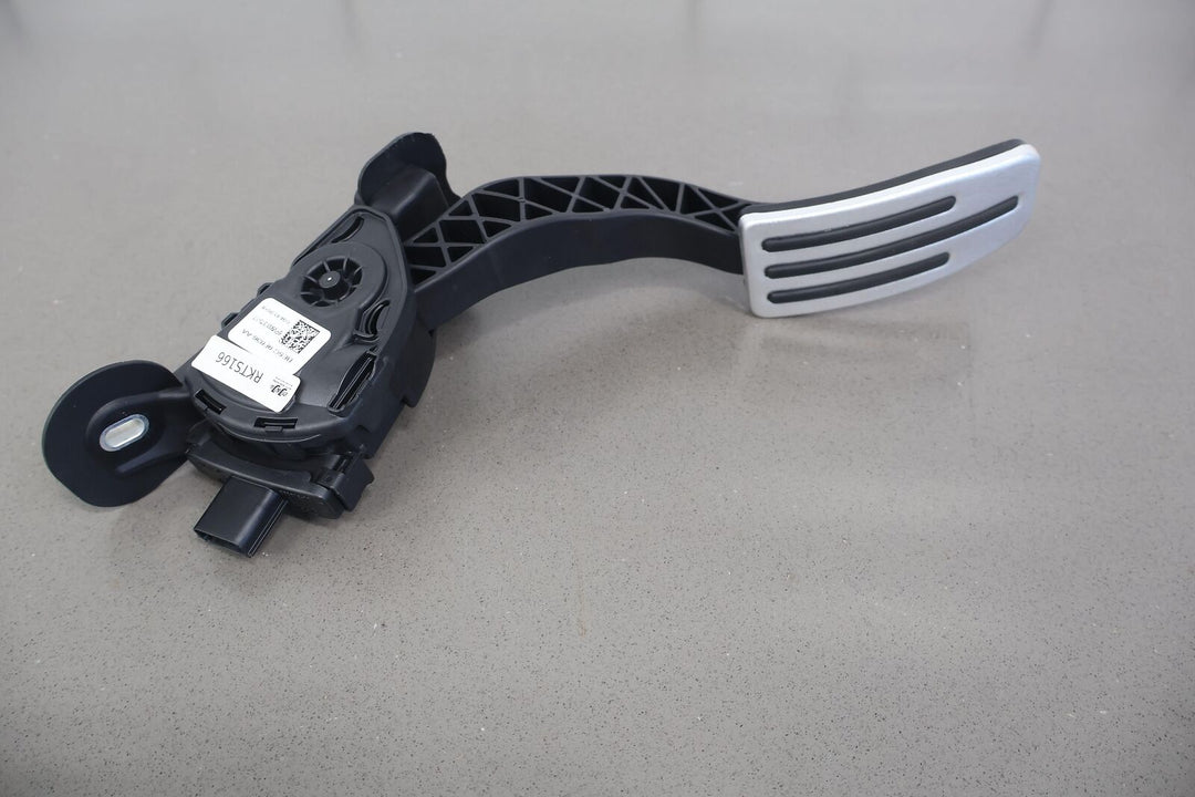 2012-2020 Tesla Model X S Accelerator Throttle Pedal (BE5C 9F836-AA) OEM