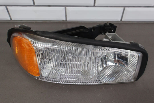 03-06 GMC Sierra Yukon Right RH Aftermarket TYC Headlight Lamp (20-5567-00-1N)