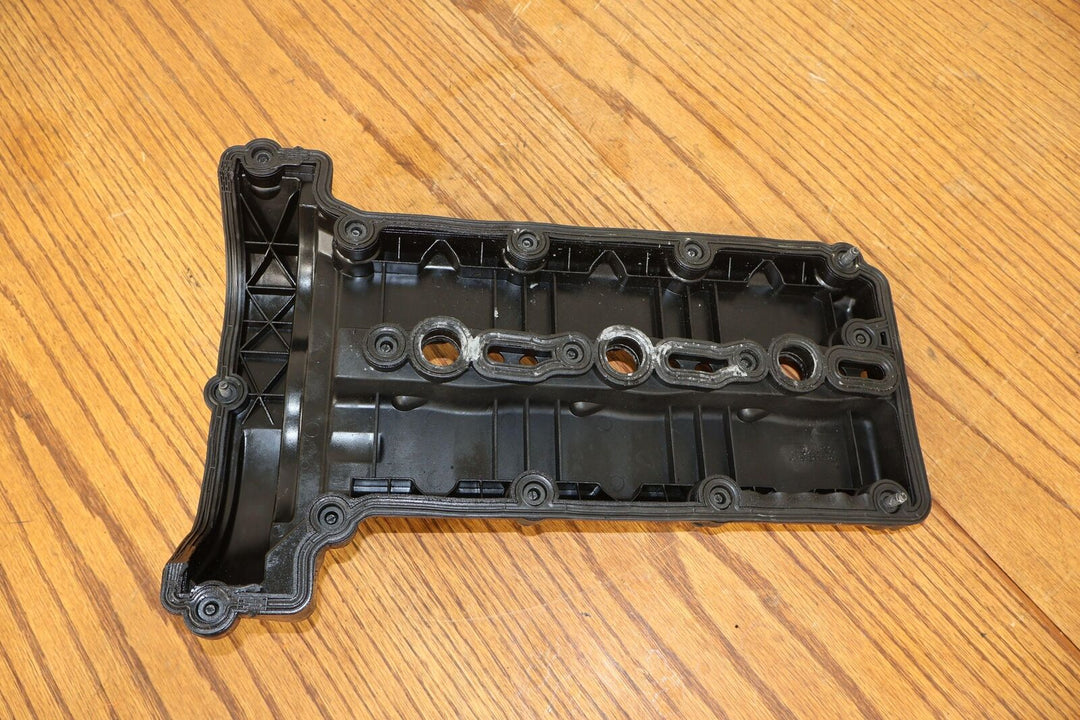 14-19 Ram 1500 3.0L Eco-Diesel Right RH Engine Valve Cover W/ Hardware