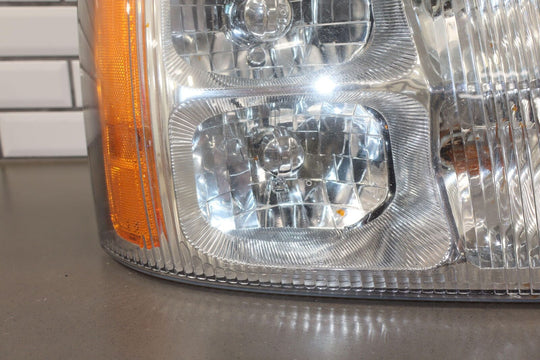 03-06 Cadillac Escalade Passenger Right Xenon HID Headlight OEM