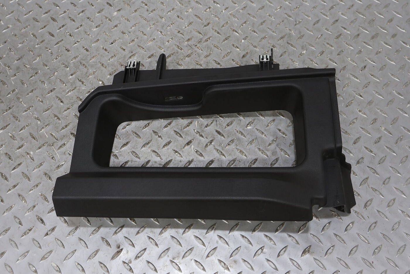 05-09 Hummer H2 SUT Rear Left LH Midgate Window Moulding (Moulding ONLY) Black