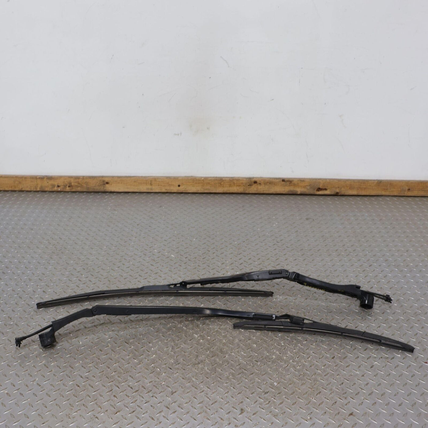 18-21 Lexus LC500 OEM Pair LH&RH Windshield Wiper Arms With Blades