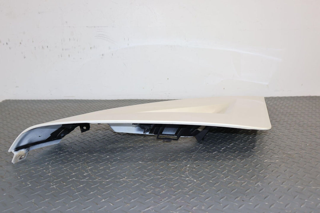 03-06 Escalade EXT Pickup Left LH Outer Sail Panel Moulding (White Diamond 98u)