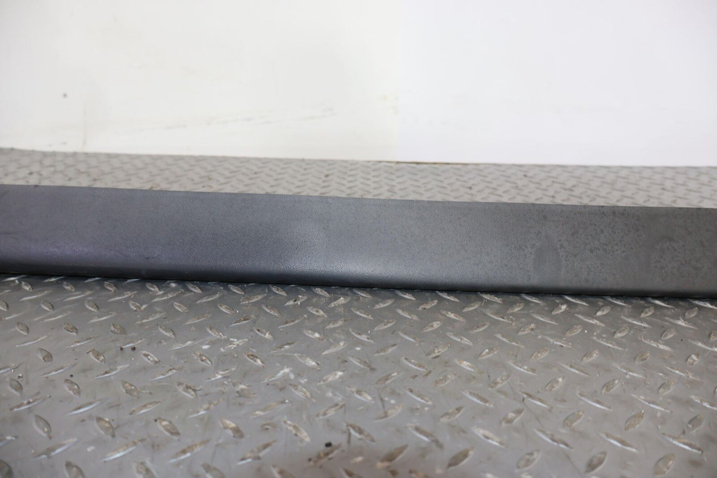 05-09 Hummer H2 SUT Pickup Left LH Driver Rocker Moulding (Textured Black)