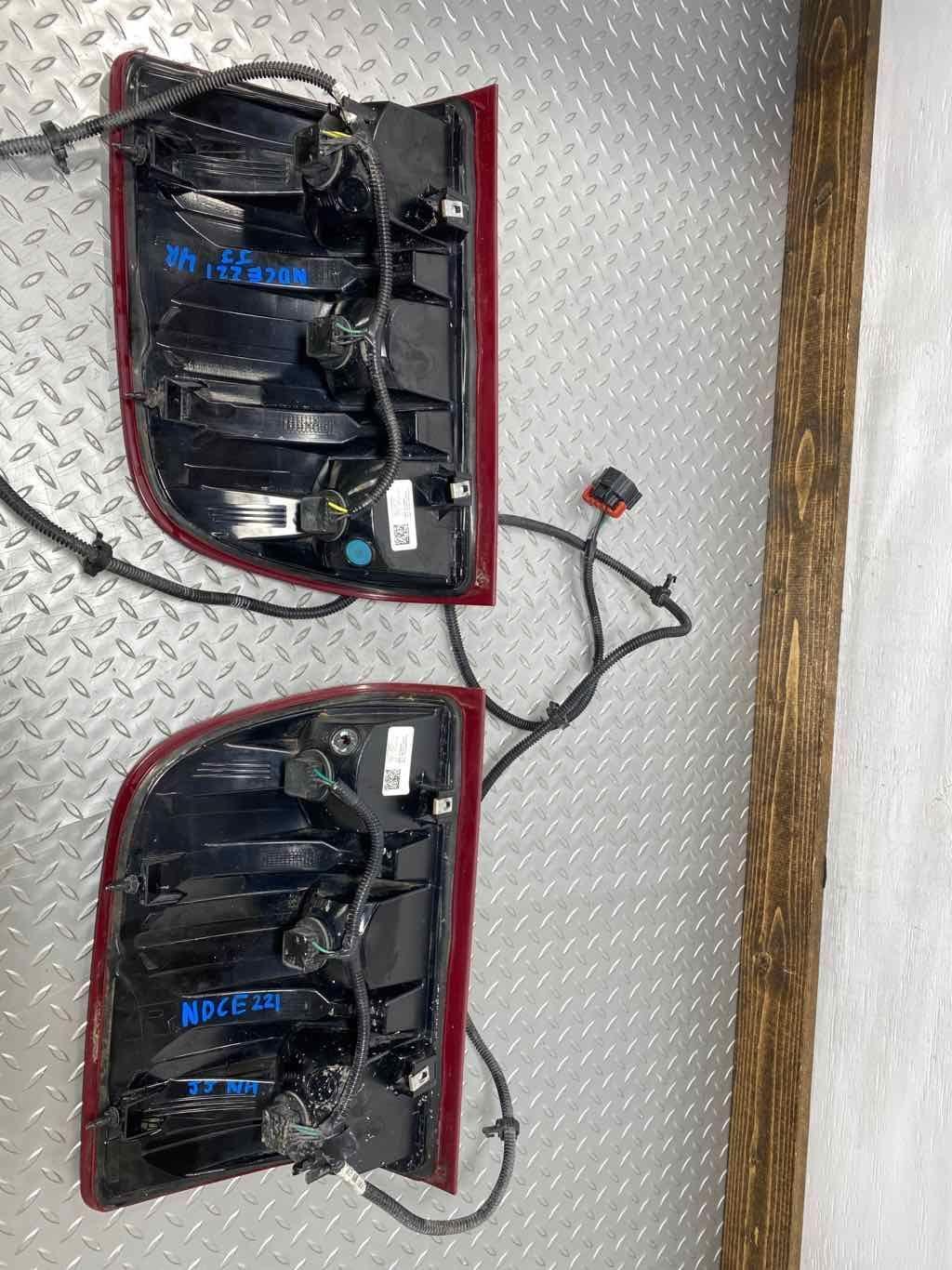 07-13 Chevy Silverado 3500 Pair Tail Lights Right & Left W/ Harnesses (Tested)