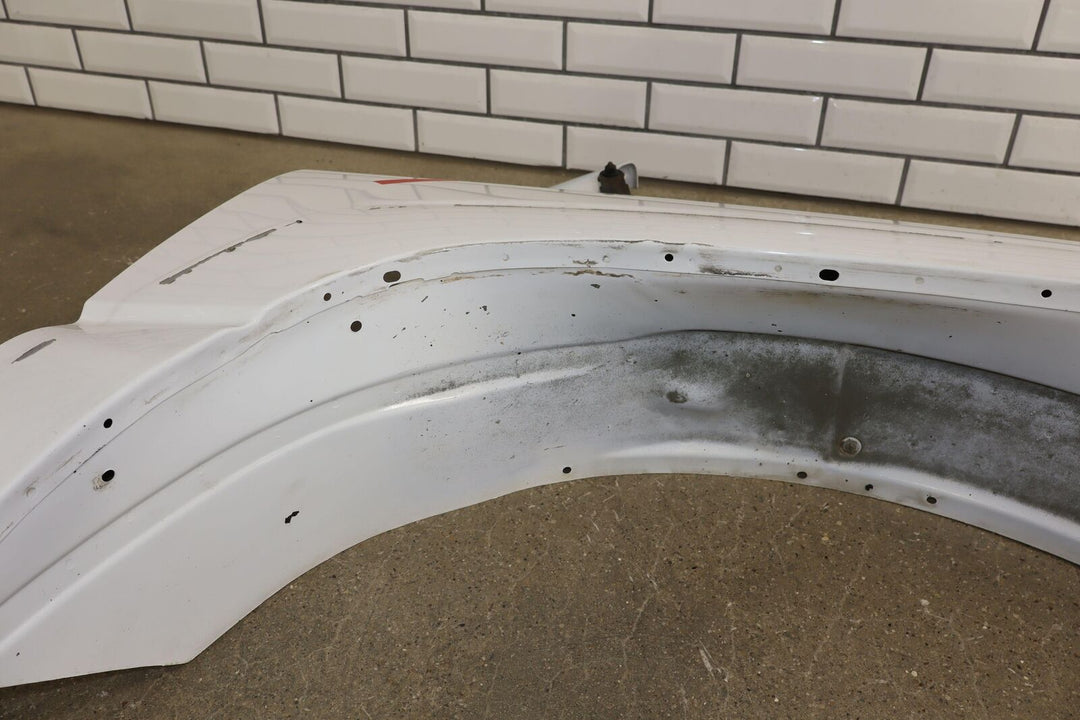 99-06 Chevy Silverado/Tahoe/Suburban Passenger Right Fender (Summit White 50U)