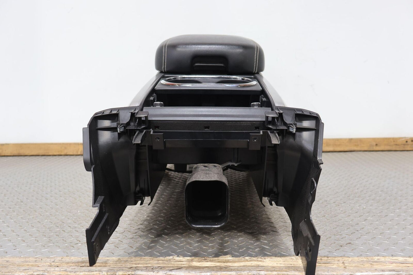 16-22 Nissan Titan XD Pro-4x Floor Center Console W/Lid (Black G) Good Latch