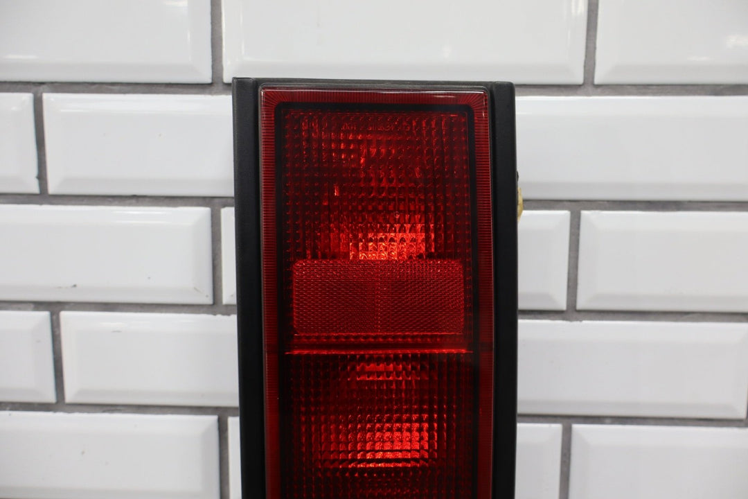 https://i.ebayimg.com/00/s/MTA2N1gxNjAw/z/8nYAAeSwkhFpyr2P/$_57.JPG?set_id=8800005007