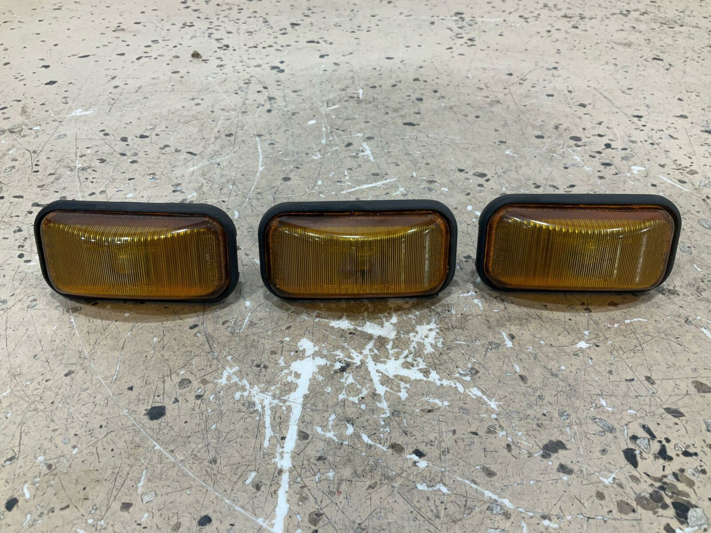 03-09 Hummer H2 Front Amber Roof Clearance Lights (Set of 3) OEM