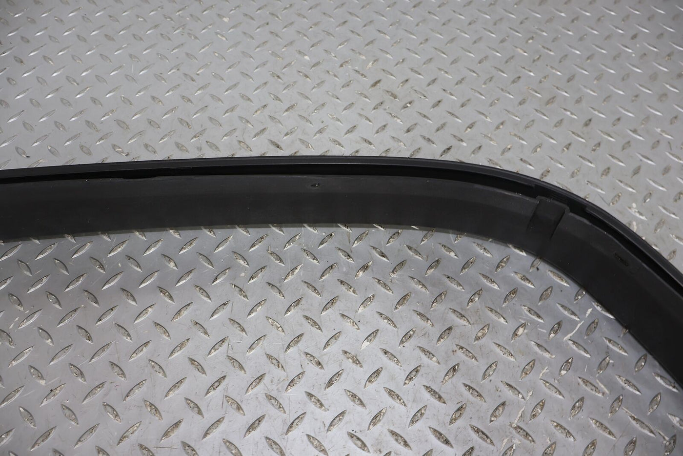 05-09 Hummer H2 SUT Left Rear Quarter Panel Bed Moulding/Trim Flare OEM (Black)