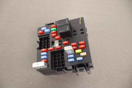 2003-2009 Hummer H2 OEM Cabin Fuse Relay Junction Box (15266952-01)