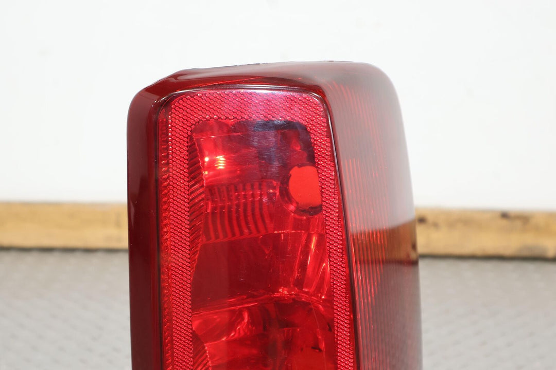 03-06 Cadillac Escalade Long Wheel Base Rear Right RH Tail Light Lamp (Tested)