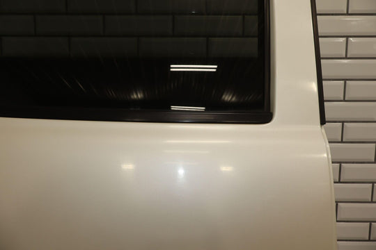 02-06 Cadillac Escalade SWB Right Rear Door (No Cladding) White Diamond 98U